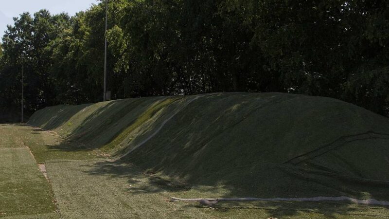 Grüne fordern Antworten: Sorge um Umweltschäden am Sportplatz Veen