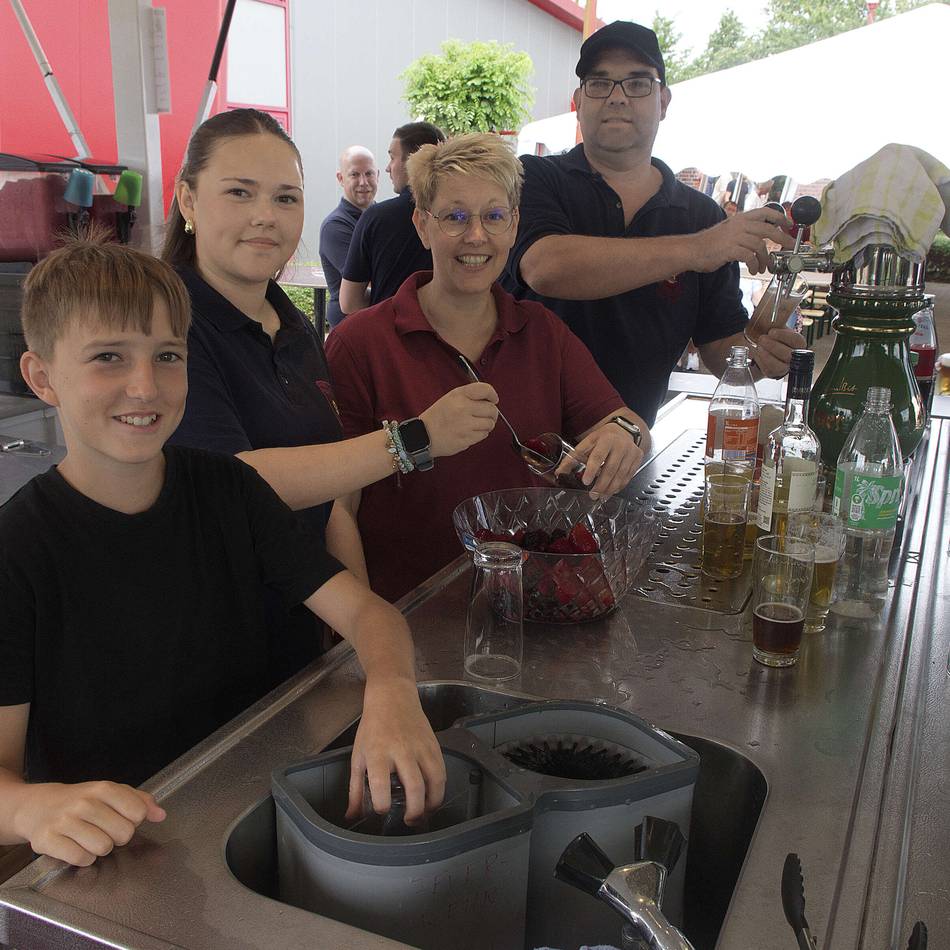 Dorfgemeinschaft Hamb: 2084 Kronkorken und „Alarmstufe Curry“ beim Feuerwehrfest