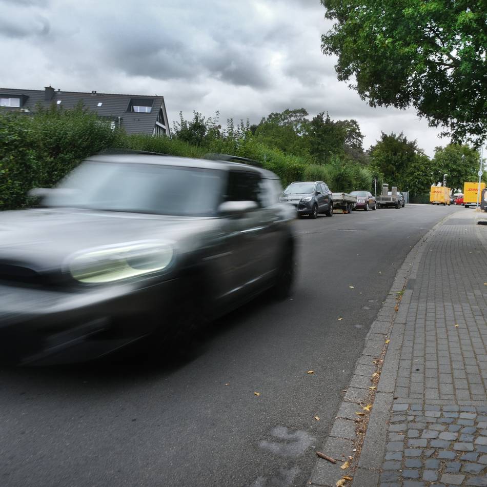 Was Politik und Polizei fordern: Kampf gegen Raser in Tiefenbroich
