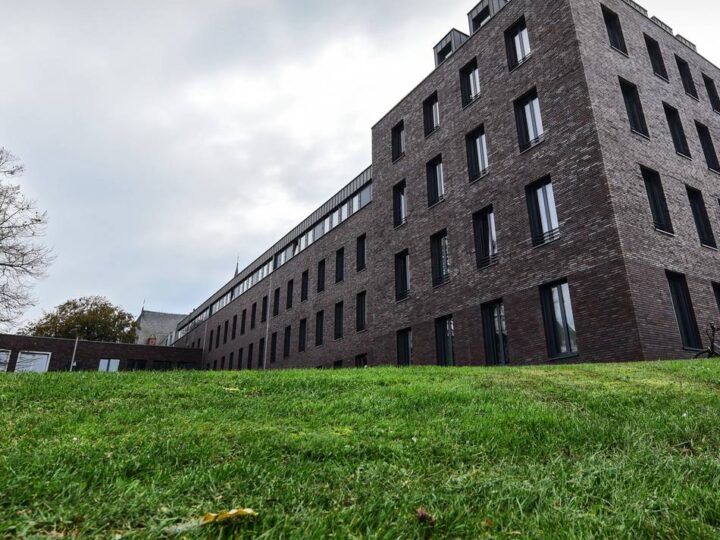 Affäre um Parkautomaten in Kleve: Parkgebühren aus Tresorraum in Rathaus gestohlen? Beamter ist untergetaucht