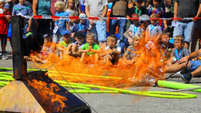 Einheit Veen feiert Jubiläum: 100 Jahre Feuerwehr: Kinder löschen, staunen, spielen