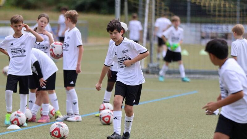 Fußballschule Birkenberg in Leverkusen: Jakob (9) weiß, was im modernen Sport wichtig ist