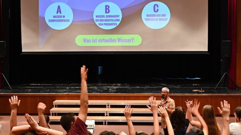 Multivisionsshow an Hückeswagener Hauptschule: Schüler lernen den Wert von Wasser kennen