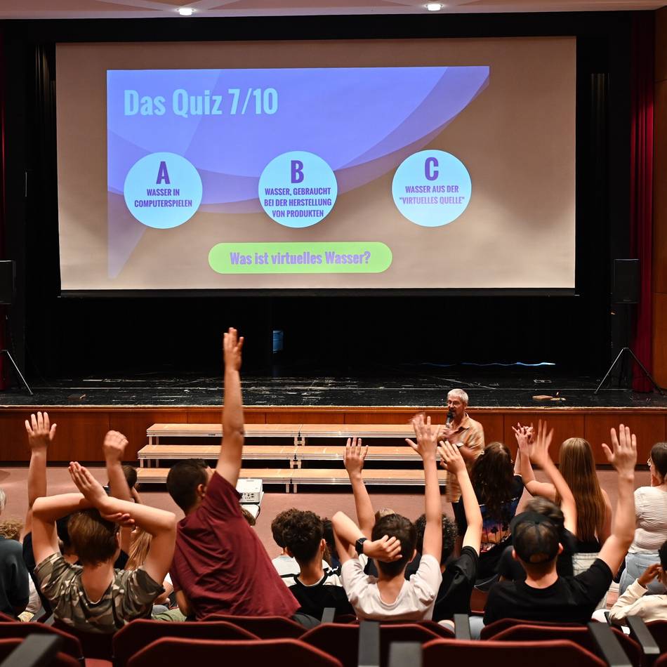 Multivisionsshow an Hückeswagener Hauptschule: Schüler lernen den Wert von Wasser kennen