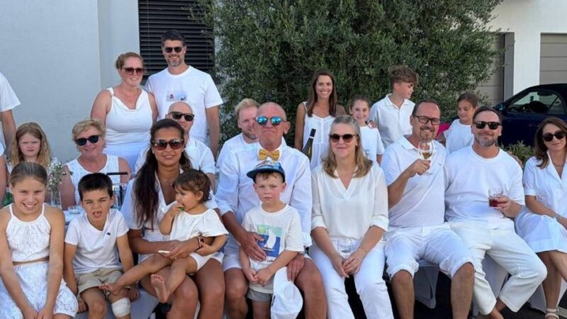 Nachbarschaft in Korschenbroich: Sommerliches „Dîner en blanc“ an der Niers-Aue