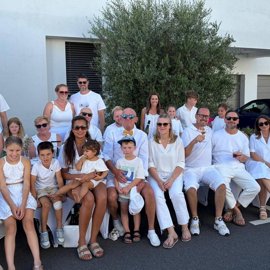 Nachbarschaft in Korschenbroich: Sommerliches „Dîner en blanc“ an der Niers-Aue