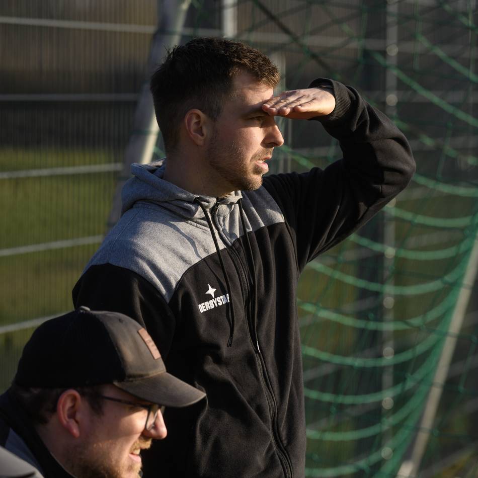 1:3 im Test beim SV Rindern: Das hat Trainer Kevin Wolze bei der Niederlage von Viktoria Goch geärgert