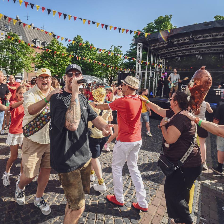 Jecken feiern in Hitze: „Jeck erst recht“ – Goch feiert Karneval im Hochsommer