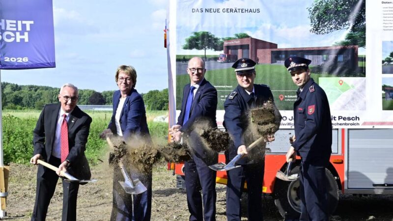 In Korschenbroich: Feuerwehr bekommt einen Spatenstich zum 100. Geburtstag