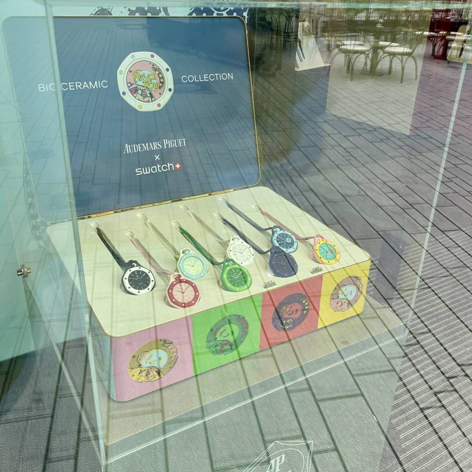 Bunte Taschenuhren im Schaufenster: „Swatch Royal Pop“ in Düsseldorf – was wurde aus dem Hype?