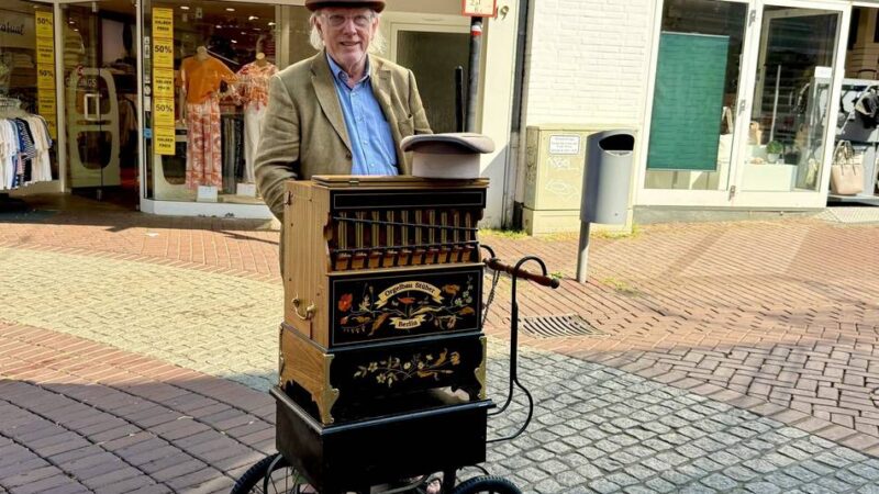 In der Fußgängerzone in Kleve: Wie Erwin Dreier als Drehorgelspieler Deutschland entdeckt