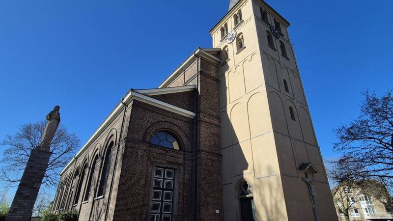 Aktion in Meerbusch: Platz vor Stephanus-Kirche wird zur Freiluft-Kneipe