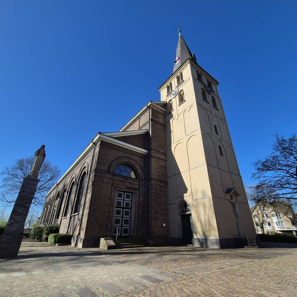 Aktion in Meerbusch: Platz vor Stephanus-Kirche wird zur Freiluft-Kneipe
