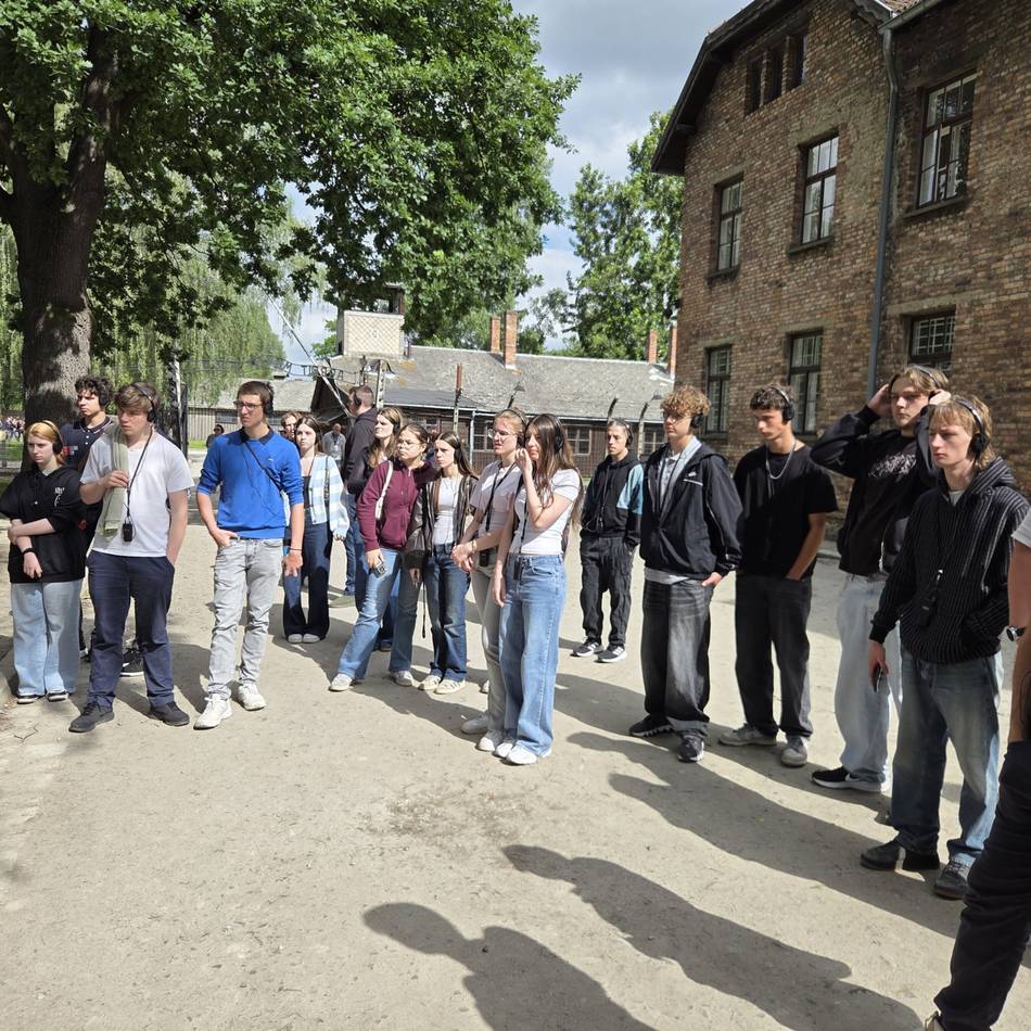Tour von Realschule und Förderschule: Auschwitz bewegt Hückeswagener Schüler tief