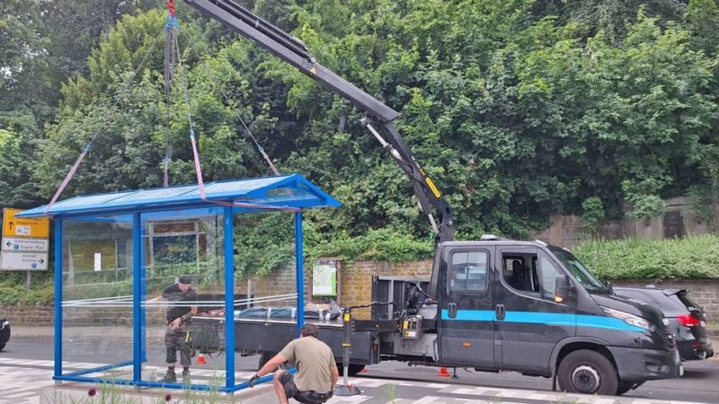 ÖPNV in Hückeswagen: Haltestelle Bahnhofstraße bekommt zwei provisorische Wartehäuschen