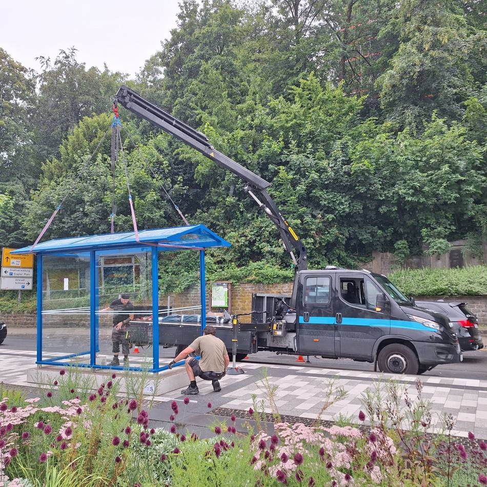ÖPNV in Hückeswagen: Haltestelle Bahnhofstraße bekommt zwei provisorische Wartehäuschen