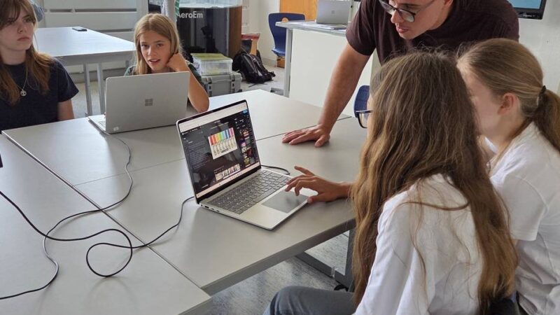 Hauptschule Erkelenz: „Nutzt die KI, aber schaltet den Kopf nicht aus“