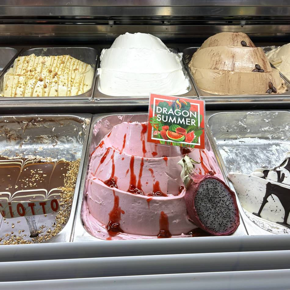Das bieten Grevenbroichs Eisdielen: Drachenfrucht, dunkle Schokolade und Hundeeis