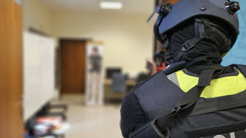 Für den Ernstfall in Mönchengladbach: Die Polizei übt in einer Schule – „wir haben einen Amoklauf“