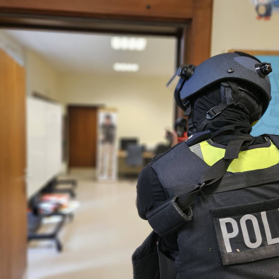 Für den Ernstfall in Mönchengladbach: Die Polizei übt in einer Schule – „wir haben einen Amoklauf“