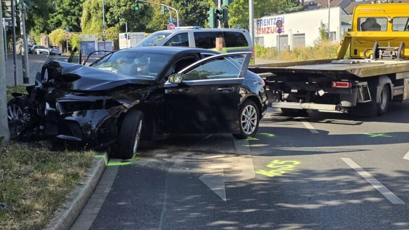 Innenstadt von Mönchengladbach-Rheydt: 18-Jähriger und 17-Jähriger bei Unfall verletzt