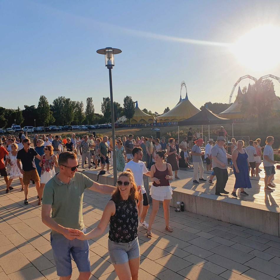 Kostenlose Tanz-Workshops: Bachata bringt Karibik-Feeling an die Xantener Südsee