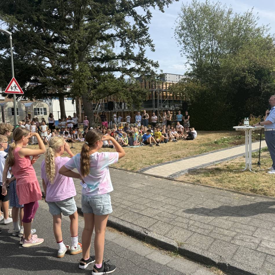 Denkmal in Rheinfeld: „Ich kann mich nicht erinnern, eine so große Veranstaltung an einem Wegekreuz erlebt zu haben“