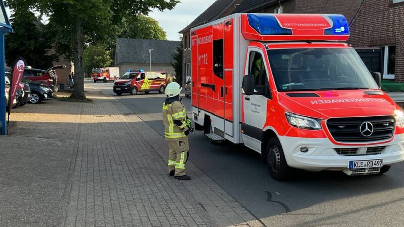 Brand in Kalkar: Feuerwehr rettet Frau und Katze aus brennender Wohnung