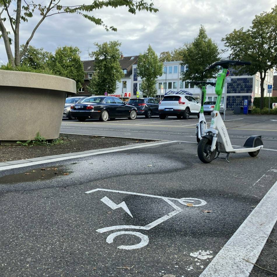 Mobilität in Meerbusch: Mehr Unfälle mit E-Scootern – aber weniger Beschwerden