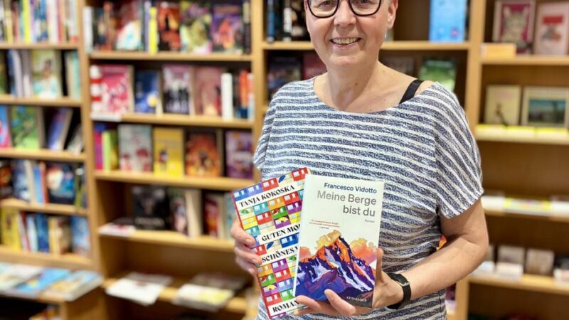 Duisburger Buchhändlerinnen mit Lesespaß: Zehn Buchtipps für die Sommerferien