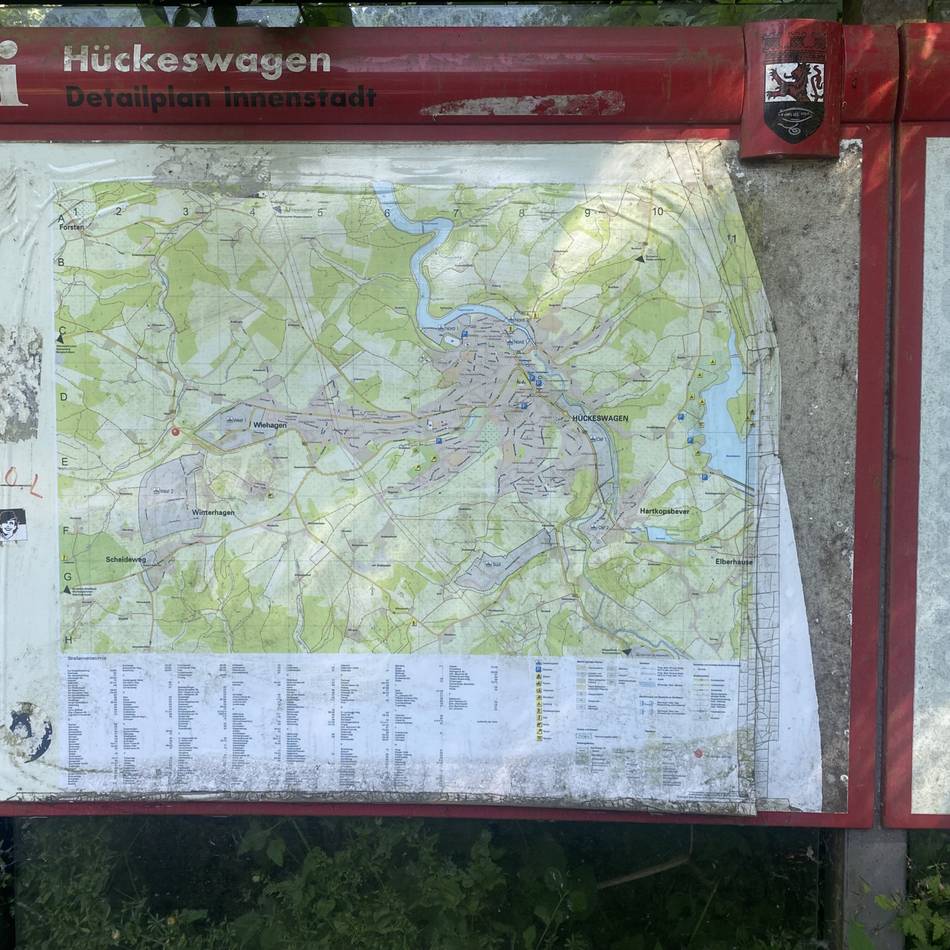 Bürgermonitor in Hückeswagen: „Peinlich“ – Kritik an verwahrloster Infotafel