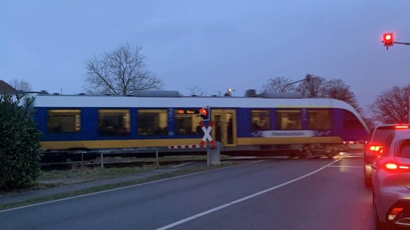 Pendler sind sauer: „Ein Armutszeugnis“ – Stellwerk sorgt für massive Probleme beim Niersexpress