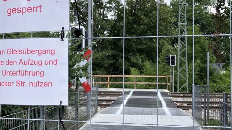 Bahnhöfe in Mettmann: Gesperrter Bahnübergang, Aufzüge vorübergehend außer Betrieb – die Gründe