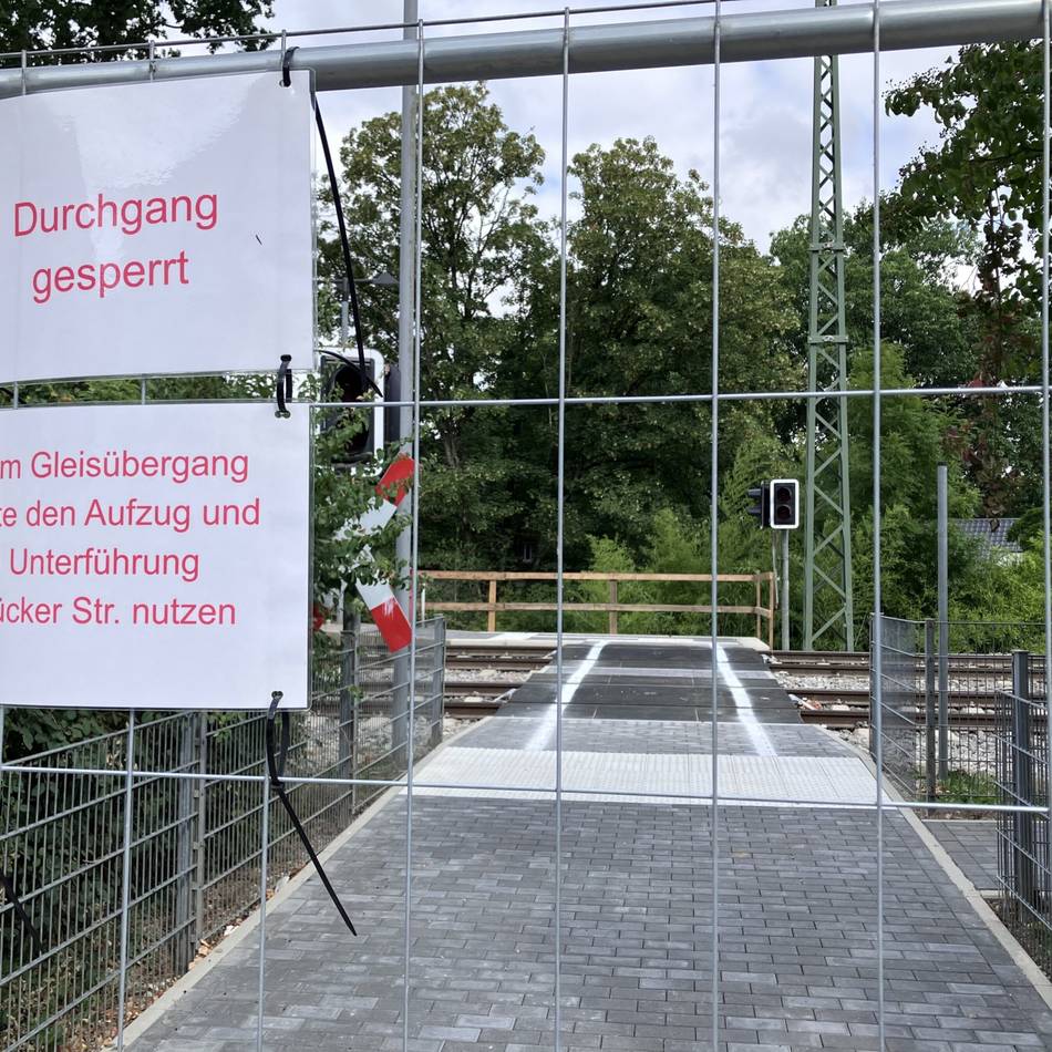Bahnhöfe in Mettmann: Gesperrter Bahnübergang, Aufzüge vorübergehend außer Betrieb – die Gründe