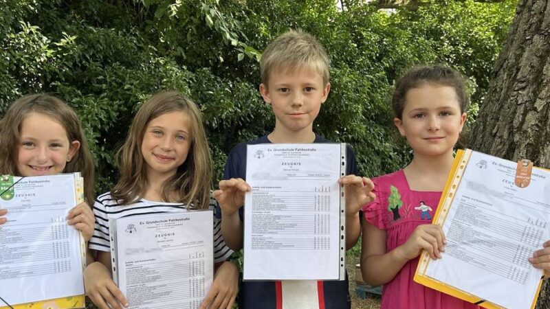 Ferienstart in Mönchengladbach: „Meine Lehrerin hat gesagt, ich kriege bestimmt viel Taschengeld bei dem Zeugnis“