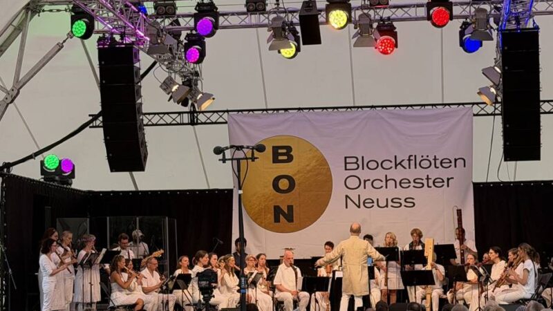 Auf dem Laga-Gelände: Bombastische Show mit 50 Blockflöten in Neuss