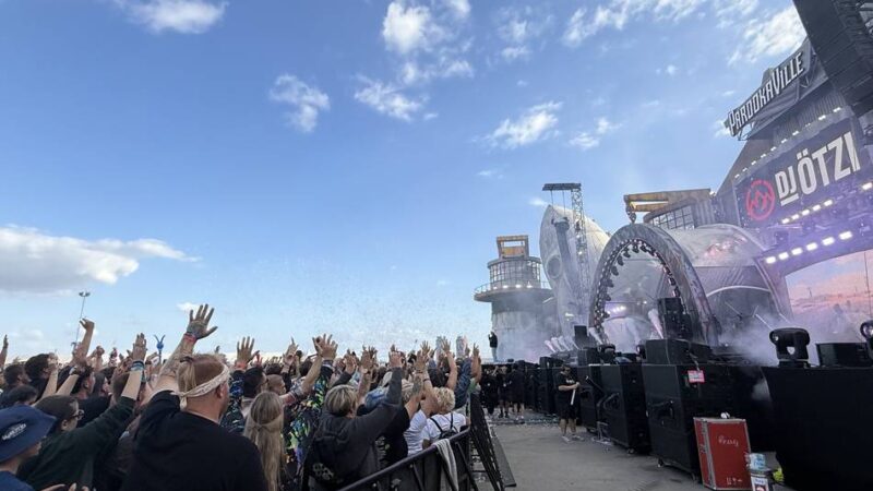 Mega-Festival in Weeze: So war der Auftritt von DJ-Ötzi auf dem Parookaville
