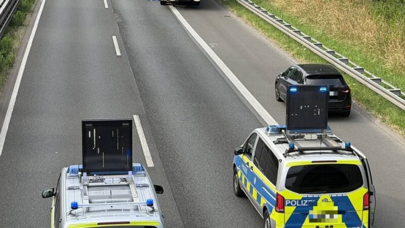Ausfahrt Mönchengladbach-Rheydt: Vollsperrung nach tödlichem Unfall auf der A61