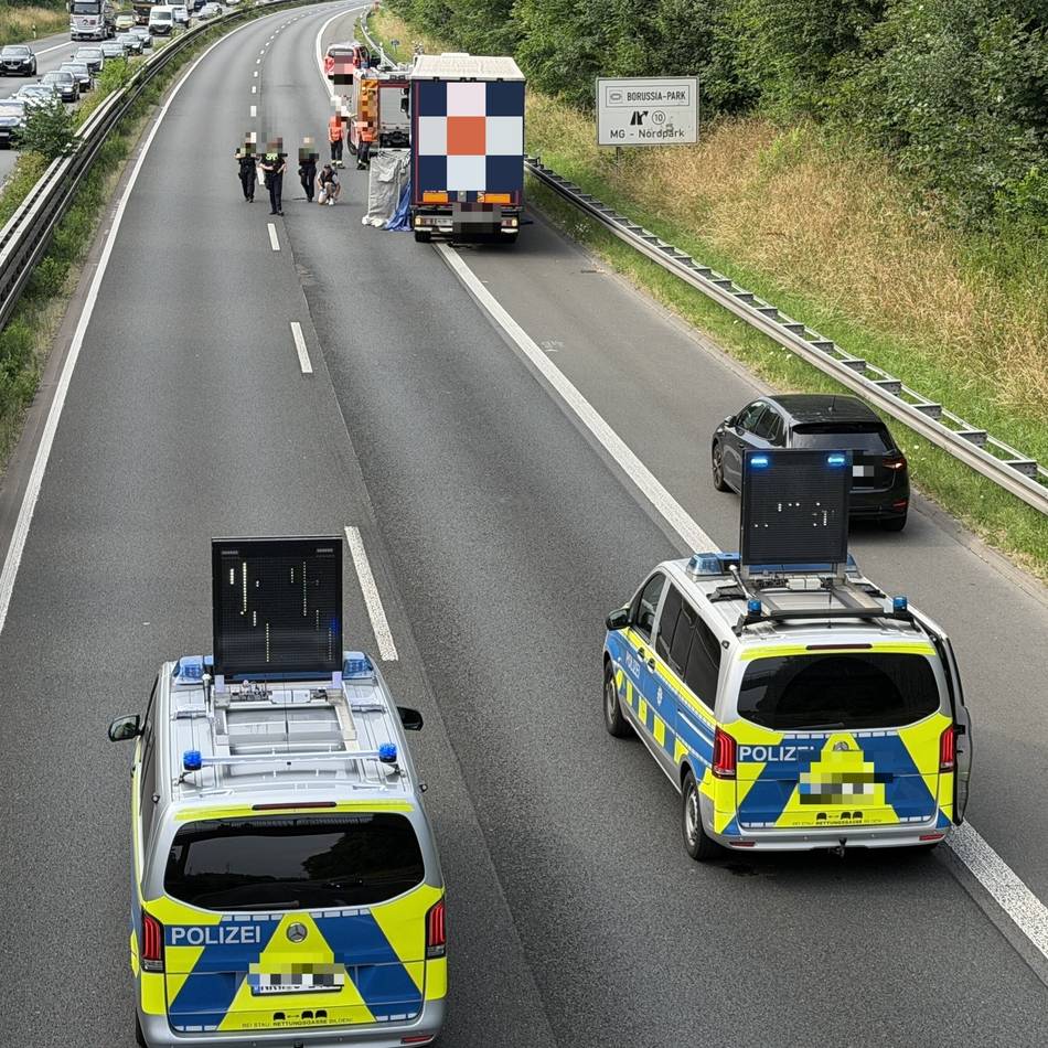 Ausfahrt Mönchengladbach-Rheydt: Vollsperrung nach tödlichem Unfall auf der A61