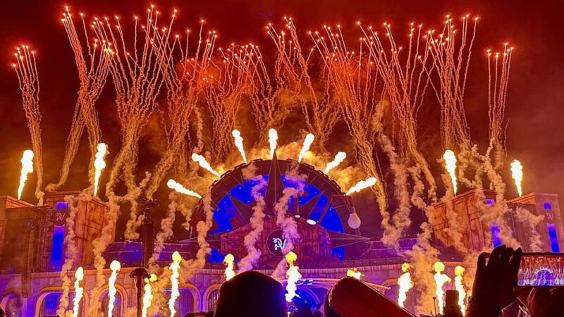 Lichtshows bei Parookaville: Mainstage-Motto 2027 – Fans glauben erste Hinweise erkannt zu haben