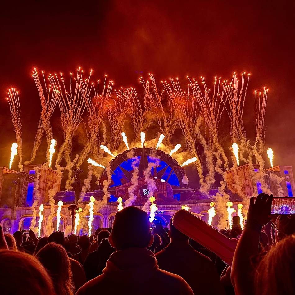 Lichtshows bei Parookaville: Mainstage-Motto 2027 – Fans glauben erste Hinweise erkannt zu haben