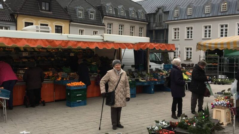 Wochenmarkt in Rheinberg: Klinken putzen, nerven, nicht aufgeben – wie der Wochenmarkt gelingen kann