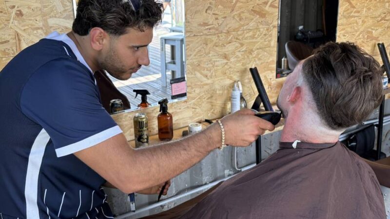Friseur auf dem Festivalgelände: „Wir machen Parookaville zu einer echten Stadt“