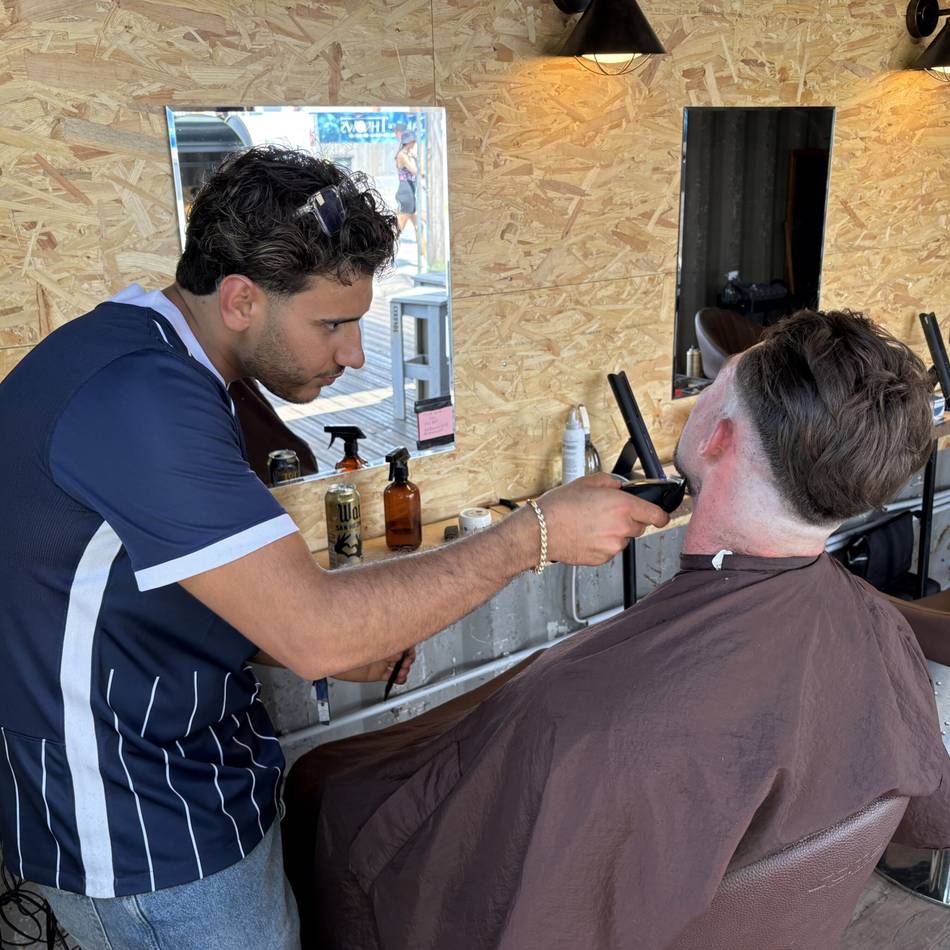 Friseur auf dem Festivalgelände: „Wir machen Parookaville zu einer echten Stadt“