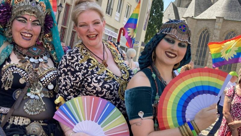 Erster queerer Demozug: „Nie wieder still“ – So schön war die CSD-Parade in Wesel
