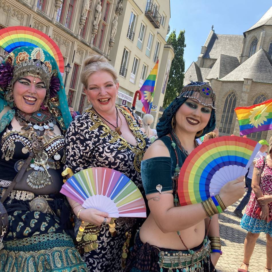 Erster queerer Demozug: „Nie wieder still“ – So schön war die CSD-Parade in Wesel