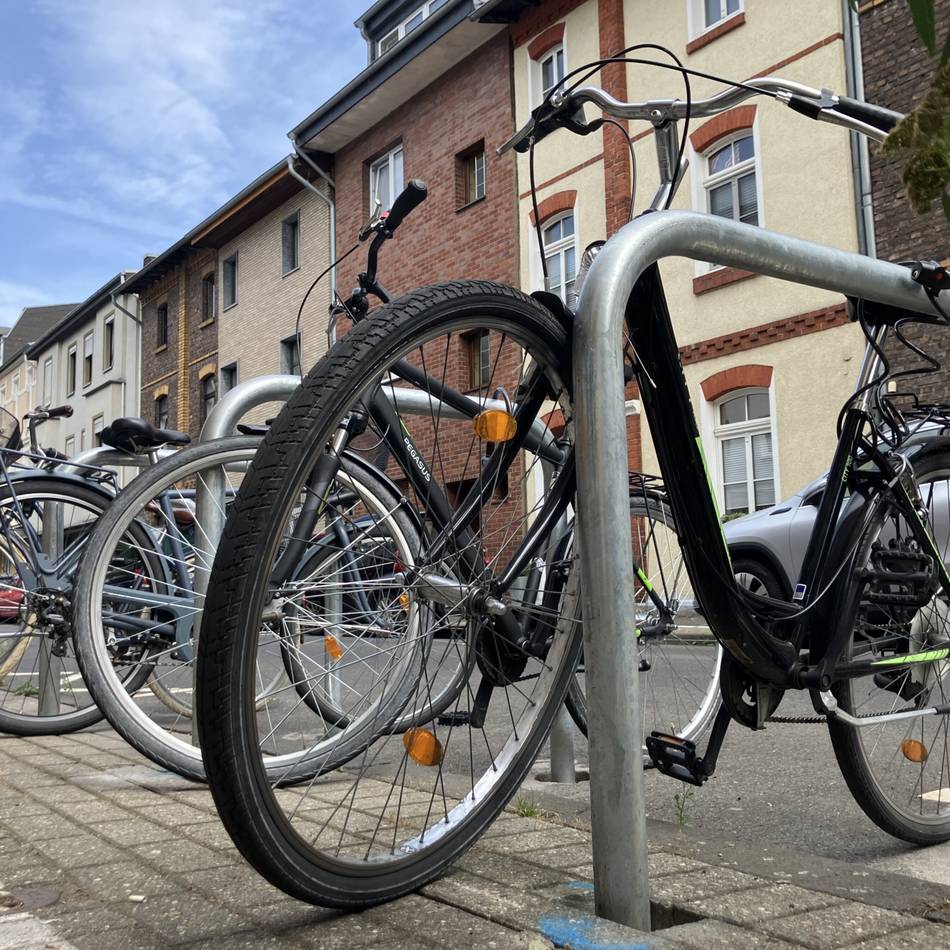 Hermannstraße Neuss: Fahrradbügel weg – doch Bürgermeister will neu entscheiden