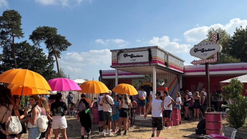 Premiere auf dem Festival: Parookaville-Gäste freuen sich über Kosmetikstand