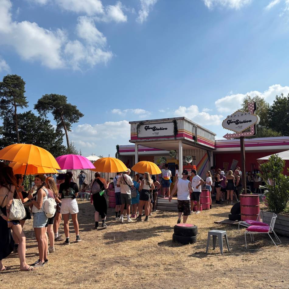 Premiere auf dem Festival: Parookaville-Gäste freuen sich über Kosmetikstand