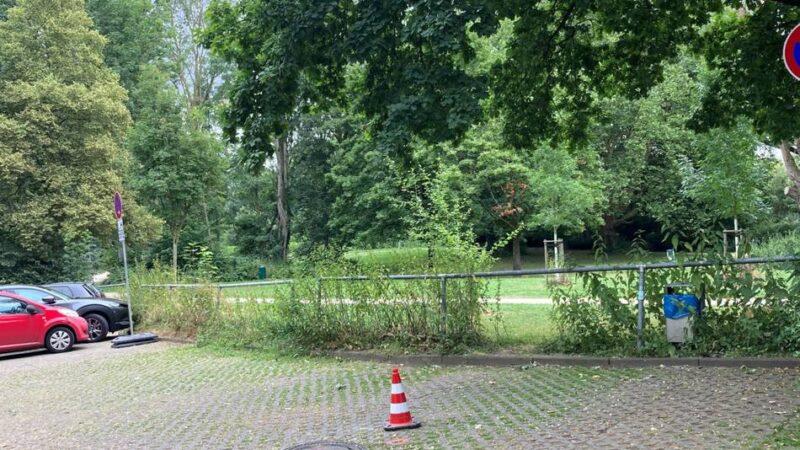 Nahe Rehbock-Anlage in Leverkusen-Opladen: Unsichtbare Baustelle sorgt für Verwirrung